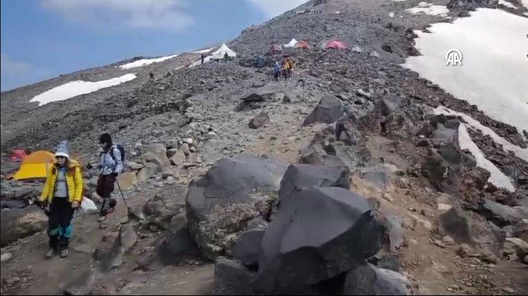 Ağrı Dağı’nda donarak ölen dağcıların cenazeleri indiriliyor - Resim: 10